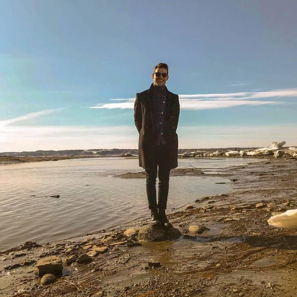 Meet your Posher, Ludovic - Picture 1 of 1